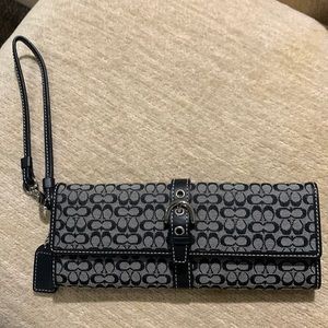 AUTH - COACH WRISTLET - BLACK